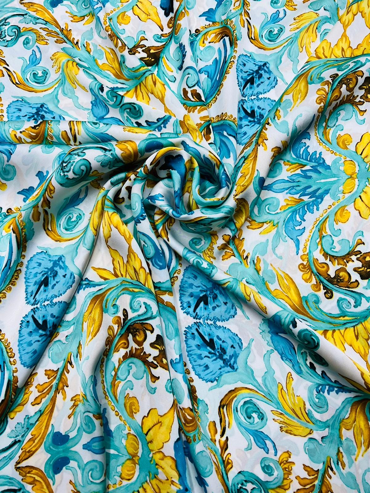 Mătase imprimată multicoloră cu Cârlige