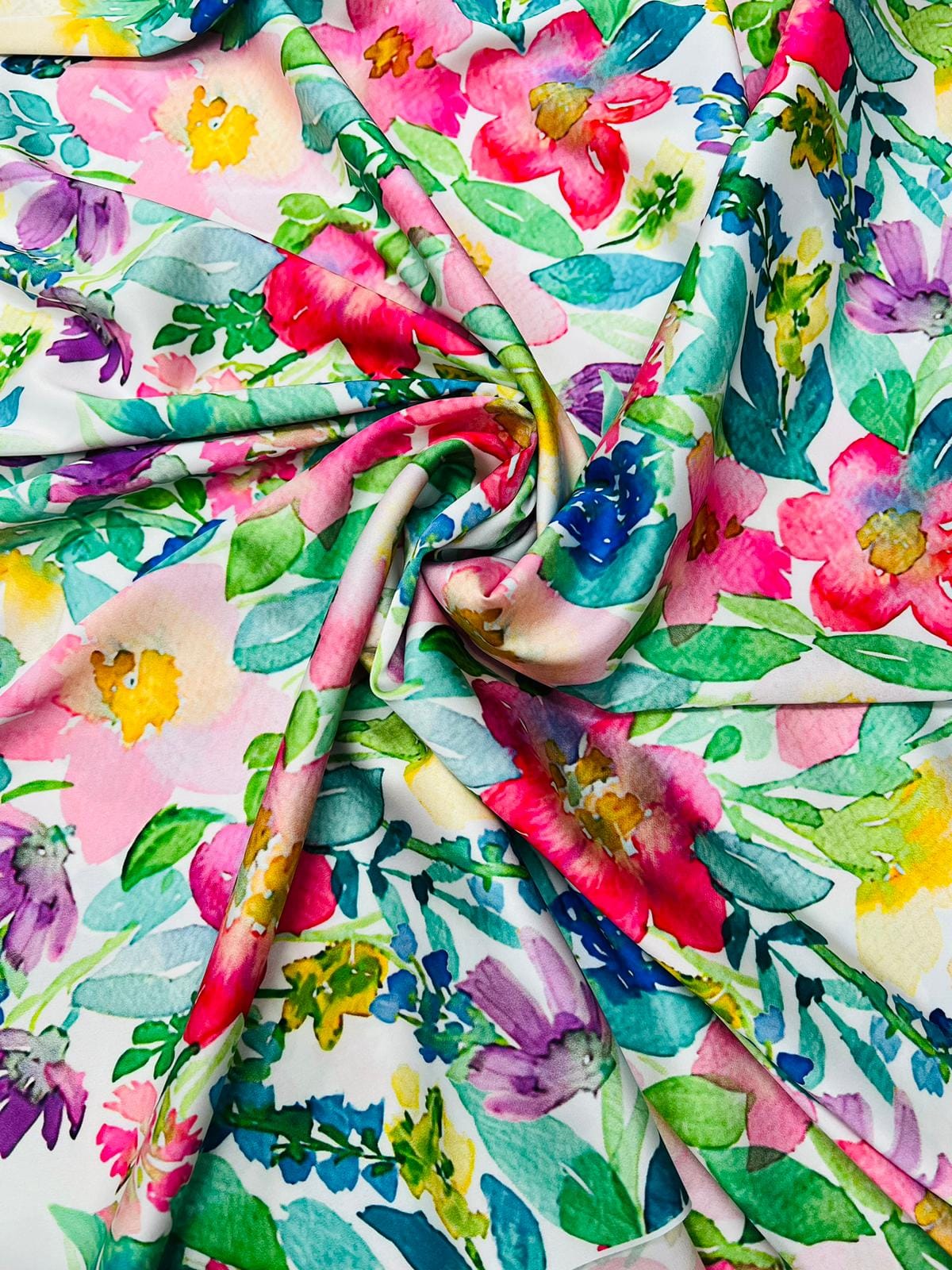 Mătase imprimată multicoloră cu flori mari