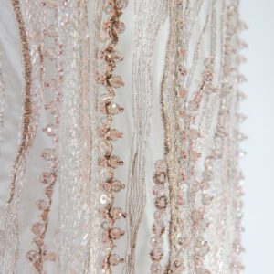 Broderie Bej Închis cu Perle, mărgele și Paiete în șiruri Lungi