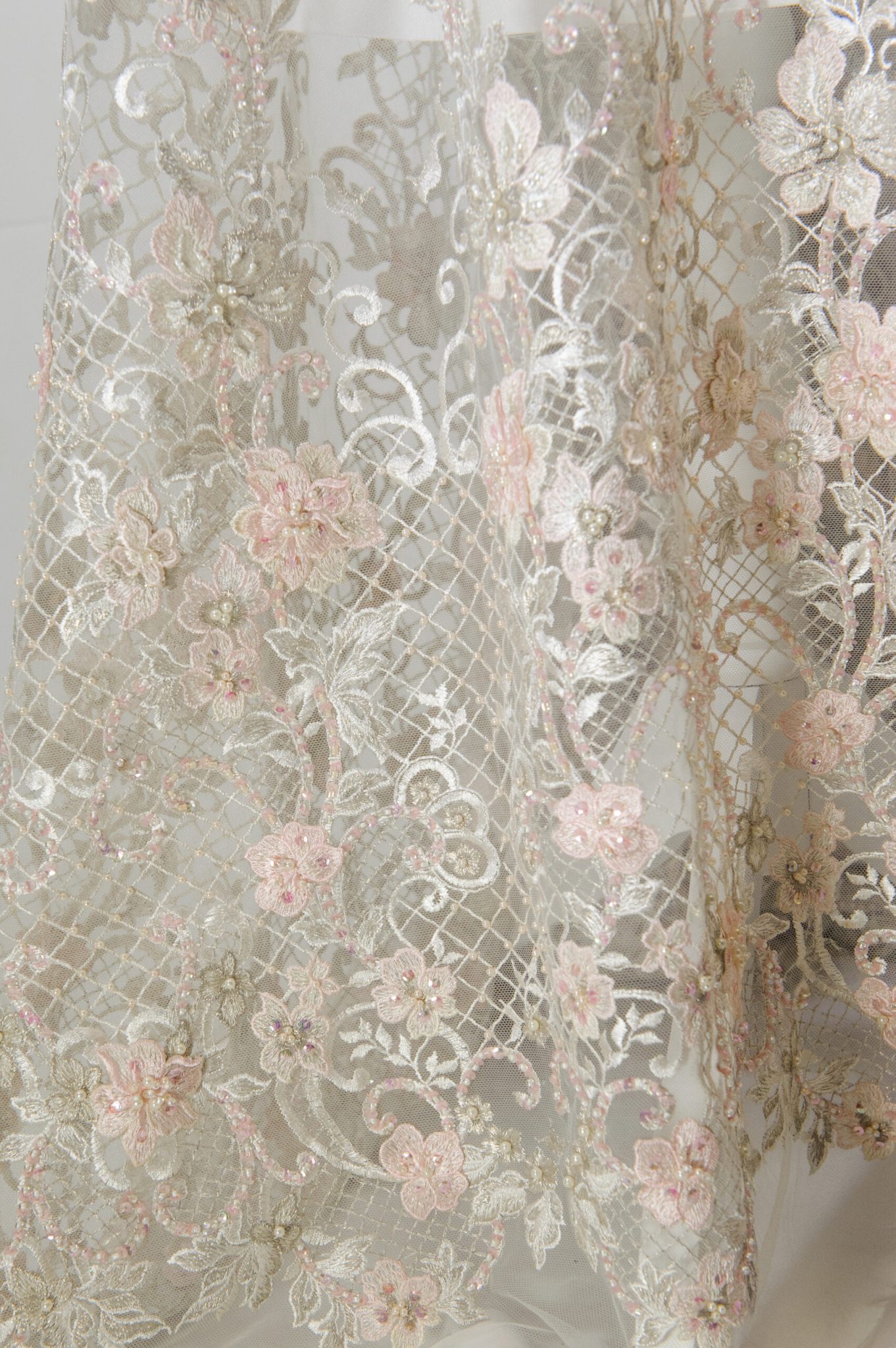 Broderie Gri cu mărgele și Paiete Roz, Crem - imagine 2