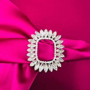 Cataramă ovală cu cristale transparente