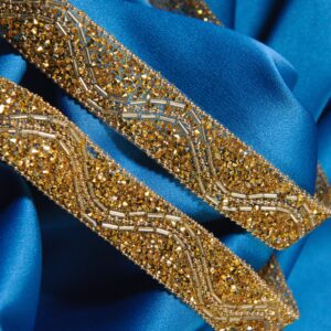 Bandă decorativă Aurie cu mărgeluțe și cristale, termoadezivă