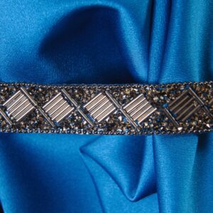 Bandă decorativă cu mărgele gri-argintiu