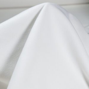 Stofă Albă cu inserții de fir lucios