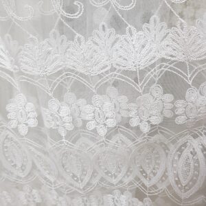 Perdea din tull albă ,brodată