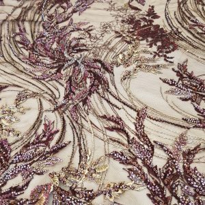 Broderie pe tull vișiniu