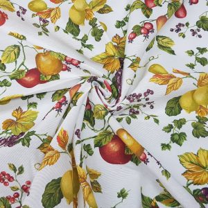 Față de masă cu fructe