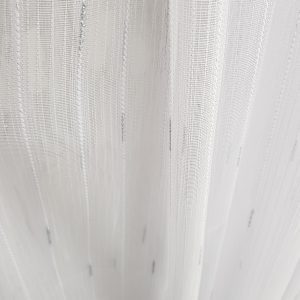 Perdea albă cu puncte argintii